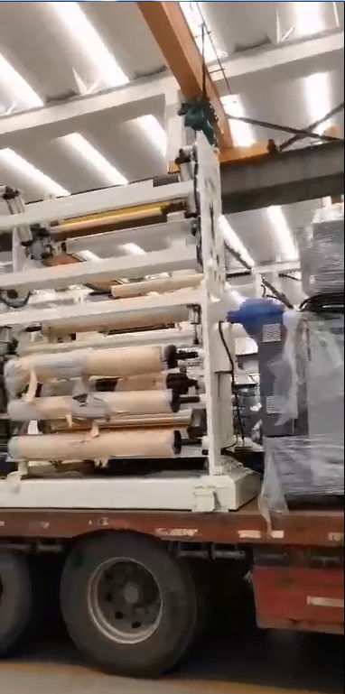 neueste Unternehmensnachrichten über Lieferung eine doppelseitige Hochgeschwindigkeitsfreigabe-lamellierende Papiermaschine  0