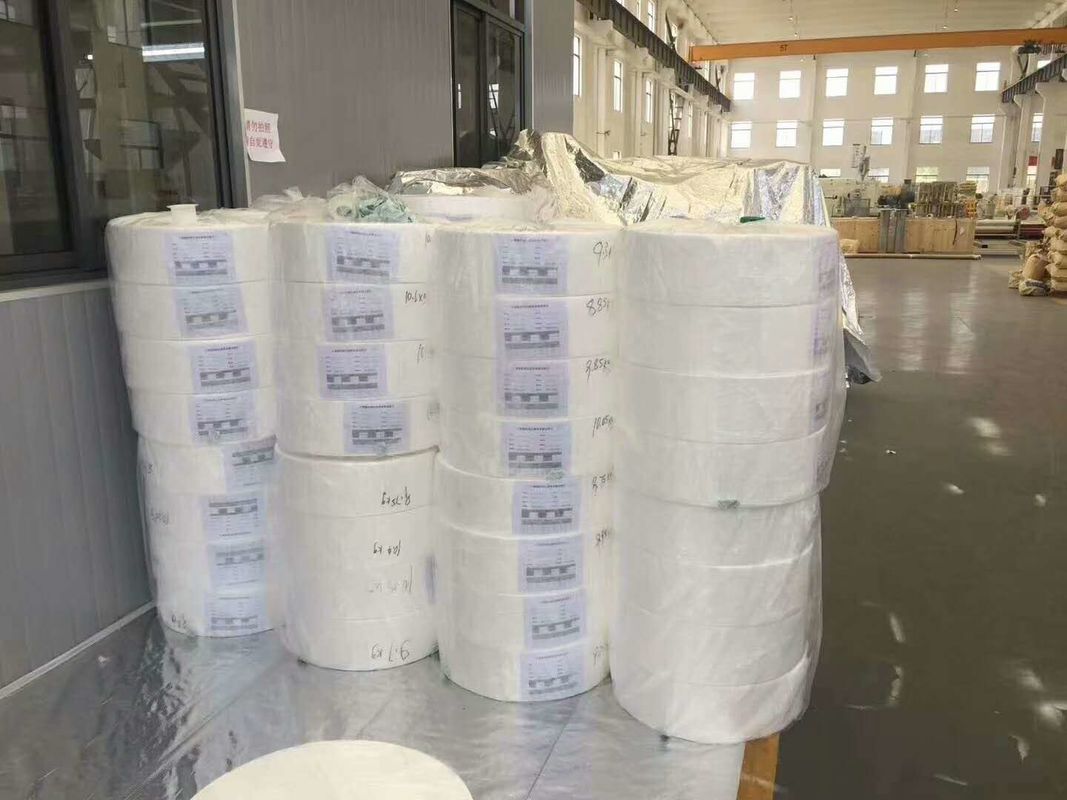 Schnelle Geschwindigkeits-Schmelze durchgebrannte Stoff-Maschine, nicht gesponnen, Maschine lärmarmes weißes und blau mit dem Loch mit 2400 Spinndüsen machend